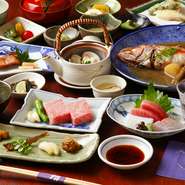 最高ランクの飛騨牛3部位食べ比べ・飛騨の季節料理（春の山菜・夏の川魚・秋の天然きのこ・冬のジビエ）や日本海から届くトレトレの海の幸をバランスよく組み込んだとても満足できるコースです。

　