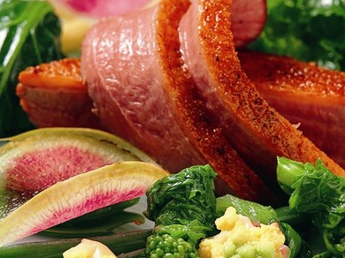 見た目も鮮やかで繊細なお料理は女性に大人気です。