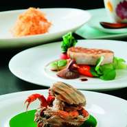 今年もクリスマスディナーの季節がやってまいりました。
1年は早いものです。
初冬の一番美味しい食材を使い仕上げます。
紳士、淑女の方　この機会に是非　ご予約お待ちいたしております。

期間12月4日～12月25日
