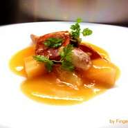 その時々の旬の食材のもち味を生かし調理いたします。
前菜から主菜、デザートまで
お客様の希望の食材をお伝えください。

ご予算5，250より


