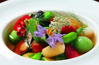 彩り鮮やかな旬の食材の素材を活かしてお楽しみいただきます！！