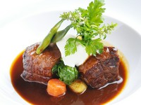 オープン以来、注ぎ足し、丹精こめて作り上げた特製デミグラスソース　老若男女問わず人気メニューです