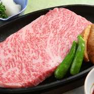 飛騨牛モモステーキ130ｇ：3900円
飛騨牛サーロインステーキ100ｇ：4400円/200ｇ：8800円