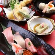 お昼の小宴会や女子会など、様々な会合におすすめです。
・お寿司6貫
・天ぷら
・小鉢
・炊き合わせ
・茶碗蒸し
・蟹の味噌汁
・自家製プリン

２名様よりご注文承ります。