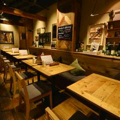 お昼と夜と…二つの顔を持つ【ワイン食堂　ガブガブ】