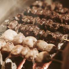 良質な素材をシンプルに味わう『炭火焼き鳥』