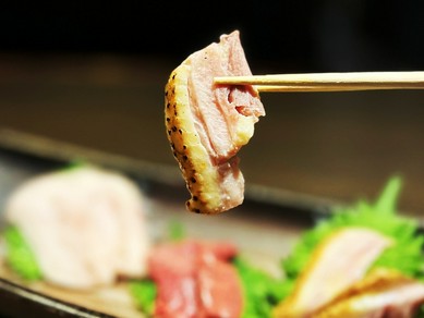 地鶏の鳥刺し（比内地鶏・京紅地鶏・大山鶏）