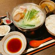 日替わりで定食をご用意しております。
店員までお尋ねください。
※写真はイメージです。