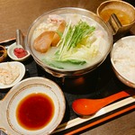 日替わりで定食をご用意しております。
店員までお尋ねください。
※写真はイメージです。