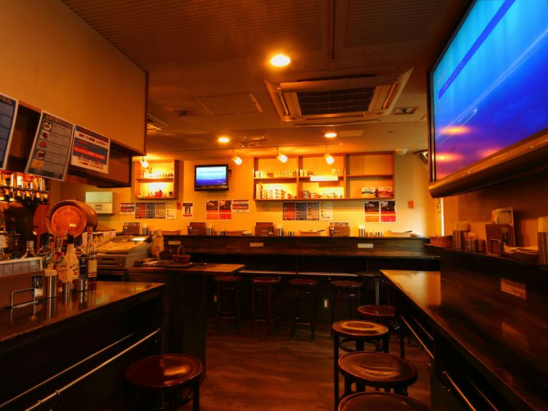 【美味しお酒と料理×大型スクリーン】楽しみ方自由自在!