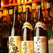 味を確かめる・味を楽しむ。選び抜いた焼酎・日本酒が250円～と嬉しい価格。心ゆくまで楽しんでください。