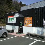 さまざまなスパイスは、肉・野菜・魚介類、それぞれに合わせて調合されてます。漢方薬とも言われるスパイスは、広大なインドの大地で育ったものを使用。インド　本場の味です。辛さはお好みで調節できます。