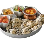 ・サラダ・エビカリー・ごまナン・ビリヤニ・骨なしタンドリーチキン