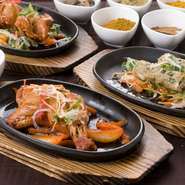 タンドリ釜で焼くタンドリチキンはぜひ食べてみて。
