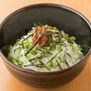 博多名物の明太子をのせた、贅沢なごはん。