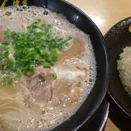 常に、人々の味覚を研究し、多くの麺を食すことで、その地域に求められる味を追求。今や、世界を舞台に、博多の麺文化を定着させることを目標に、日々努力し続けている。