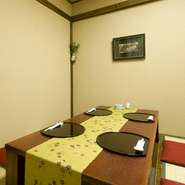 4名様用と6名様用のお部屋です。

接待や記念日などのお祝いの席に是非ご利用ください。