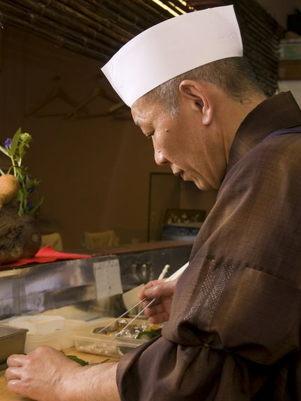 旬と楽しさを感じる逸品を創りだすオーナー：崎川さん