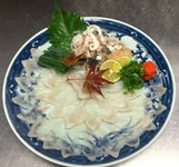 長崎県産トラフグ　1.5ｋｇ以上のふぐを仕入れて
刺身にしました。