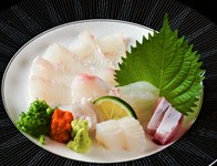 長崎県産トラフグ　1.5ｋｇ以上のふぐを仕入れて
刺身にしました。