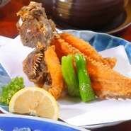 魚のから揚げでは一番うまい！
2度揚げしているから頭まで食べられます。