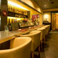 大人の雰囲気漂う店内は、カウンター席もご用意しております。特別な方とのお食事に是非ご利用ください。豪華食材でつくる長崎の和食料理に、お連れの方もご満足いくこと間違いなし。