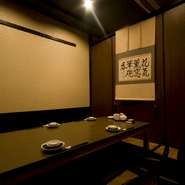 カウンター以外は全席掘りごたつの個室となっております。
プライベート空間を大切にしたお店でゆっくりとお食事をお楽しみください。
