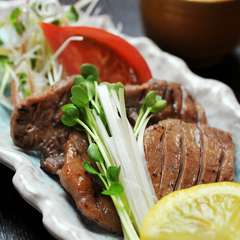 仙台より直送！　絶妙の焼き加減がたまらない　『牛舌塩焼き』