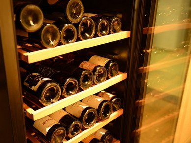 ソムリエによる厳選ワインを気軽にお楽しみください