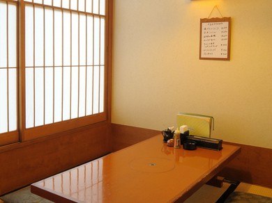 信州の空気を感じながら、畳の上でおそばをいただく贅沢