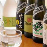 信州長野の地酒を中心に、おそばがおいしくいただける、そして、お酒もすすむ…、そんな日本酒を取り揃えています。