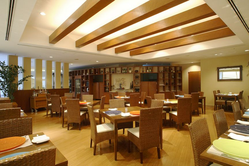 おしゃれな店内で楽しいひと時をお過ごしください