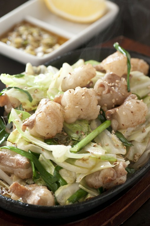 ホルモン鉄板焼（塩／タレ）