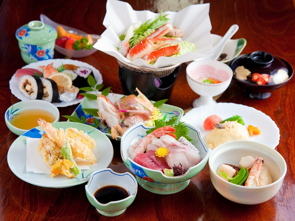 ゆっくり1品ずつ味わえるお店でのお食事もおすすめ