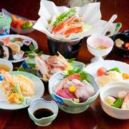 作りたてを味わえる店内。熱いものは熱く冷たいものは冷たいうちに召し上がれるうえ、盛りつけも楽しめます。但し予約が必要です。予約をして食べに出かけるという特別感もまた楽しいお店です。