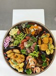 ローストビーフ、揚げ物、煮物、焼き魚、ハンバーグ，鰻
など和洋折衷‼　　盛りだくさんのオードブルです。