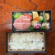 黒毛和牛
霜降り肉とくちどけ脂と肉のやわらかさなんとも抜群です。
最上級肉と魚と煮物。