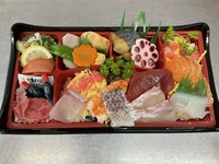 海の幸に恵まれた明石‼選りすぐりのネタ
盛り沢山のちらし寿司弁当です。

　　　　　(5食以上からご予約を承ります。）
