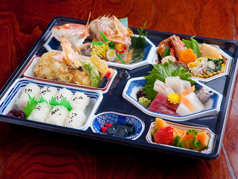 喜びの宴に合わせてお作りする『祝事料理』 320×385mm