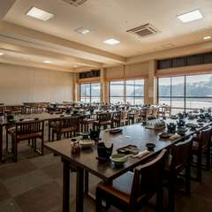 先代が考案した『いかの活造り』や活魚を堪能できる店