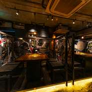 中目黒駅徒歩4分、みんなが集まりやすい好立地。焼肉、しゃぶしゃぶ、すき焼きなど上質なお肉をリーズナブルに楽しむことができます。店内は、和を基調にしたお洒落で落ち着いた雰囲気で女性にも大人気。