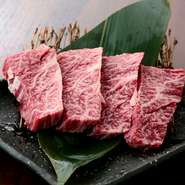 肉問屋だからこそできる肉質の良さを見た目にも感じられる圧巻のハラミ。赤身と白身のバランスも絶妙です。