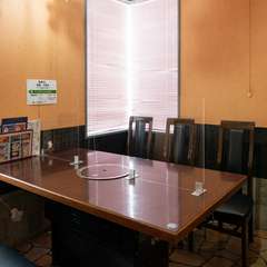 半個室のテーブル席