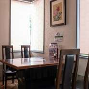 テーブル席の間隔がかなりゆったりとってあるので、お子様連れの方も
ゆっくり食事を楽しめます。家族皆でおいしい焼肉を食べながら楽しい時間が過ごせるお店です。