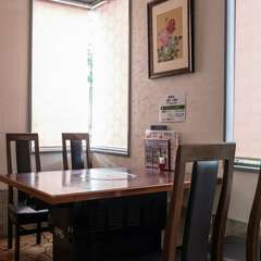 ゆったりとしたテーブル席