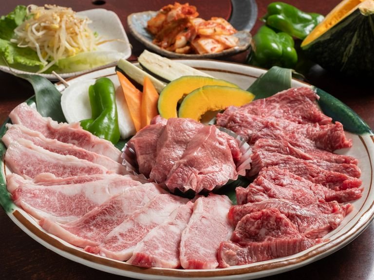部位ごとに仕入れる国産のお肉は、料理長自慢の品ばかり