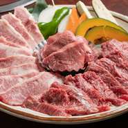 上カルビ、上ロース、上タン塩、野菜焼き。いつもよりちょっとだけ、贅沢をしたい日にぴったりの盛り合わせです。