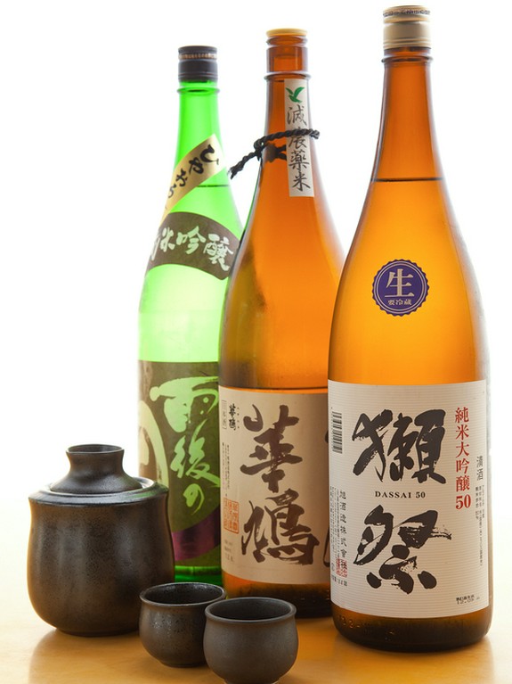 お酒も種類豊富。地元銘酒を用意しています