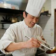 イタリア料理にフランス料理、洋食に和食と、多岐に渡るジャンルを経験してきたシェフが作り出す洋食は、和と洋を組み合わせてアレンジした、独創的な味が楽しめます。