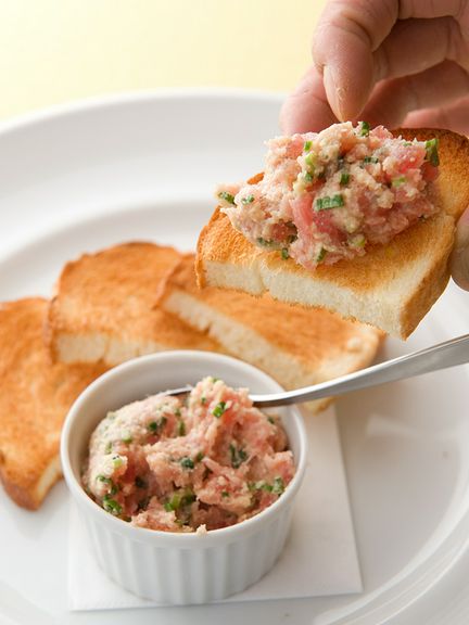 オープンからの人気メニュー『マグロトロすき身のタルタル』